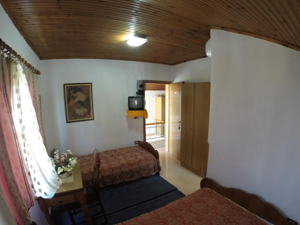 Hotel Ideal Shkodër Стая снимка