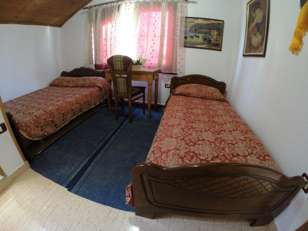 Hotel Ideal Shkodër Стая снимка