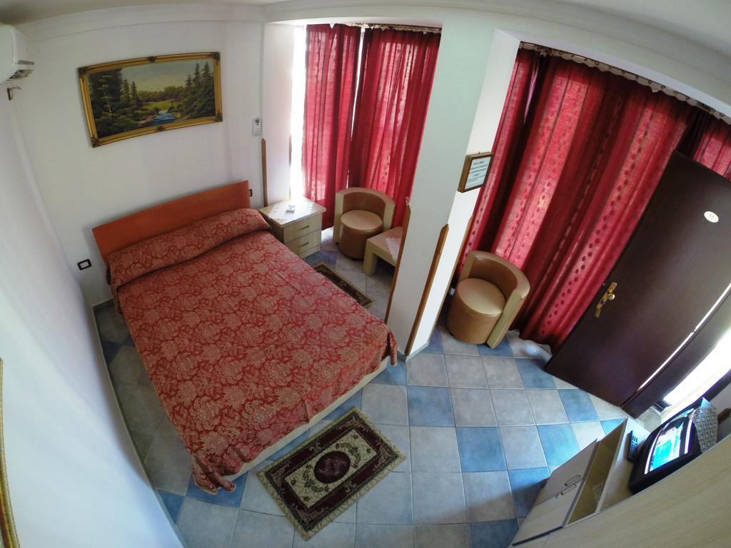 Hotel Ideal Shkodër Стая снимка